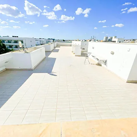 Awaken Your Hidden Goddess Retreat At Nissi Avenue - Apartment Ayia Napa