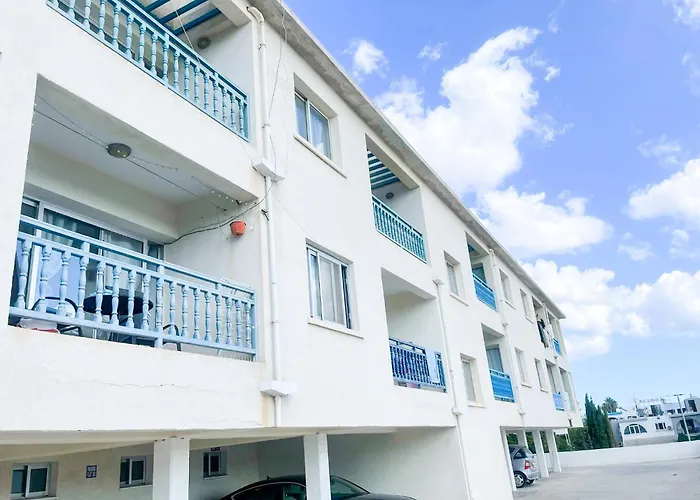 Awaken Your Hidden Goddess Retreat At Nissi Avenue - アパート